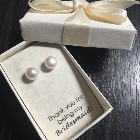 Jewelry - PEARL EARRINGS